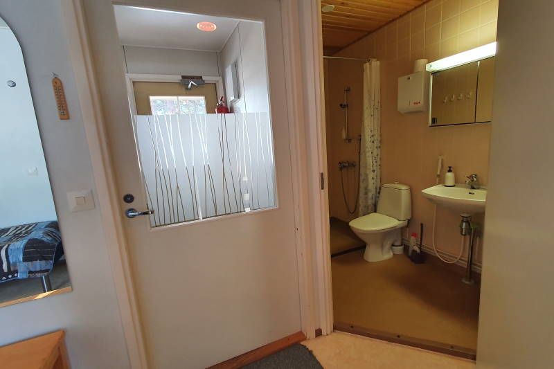 Rajakartano apartment 2 shower